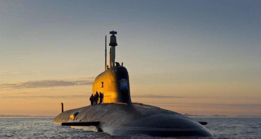  发动战争|悄悄出动4个航母战斗群，4艘潜艇潜入大洋深处，美军加紧备战？