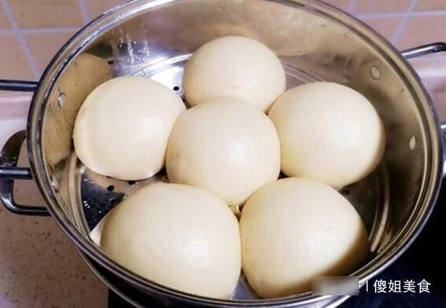 比买|我家发面时只放“2样”,8分钟发满盆,蒸出的馒头比买的还好吃