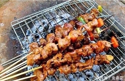  看了以后|李子柒在家吃烧烤，看到准备的食材后，网友不淡定：多少钱一位？