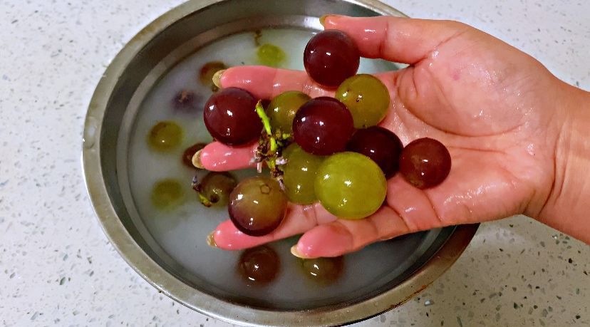 小妙|葡萄不要清水洗,灰尘虫卵洗不掉,教你一个小妙招,脏东西全跑光