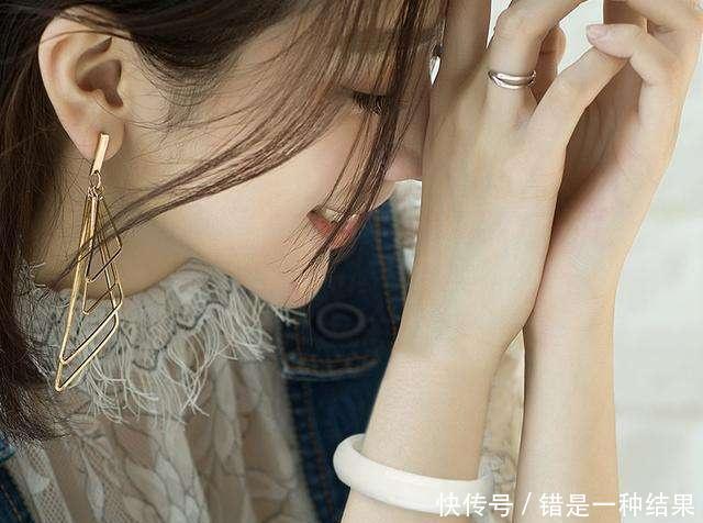 透露|为什么店员会偷偷在卖玉器的柜子里放一杯水内行人透露背后猫腻!