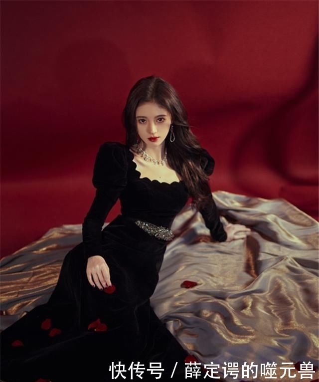 时髦|夏季的“丝绒裙”有多美？不同裙长、不同版型，这么搭时髦又高级