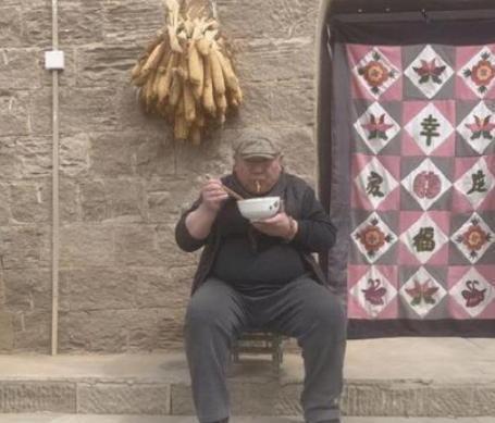  央视|央视主持董浩：曾2次被下病危通知书，现64岁在乡下旧屋吃面条