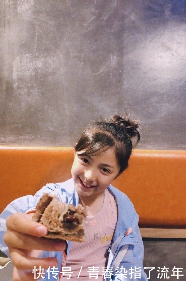 小苹果|还记得《一年级·小学季》的小苹果安淇尔吗?她现在长这样了