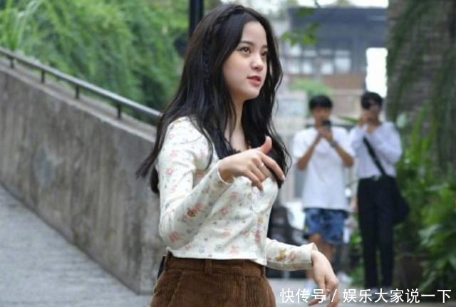 颜值|陈立农欧阳娜娜录综艺被拍,路人来不及开美颜,颜值我没看错吧