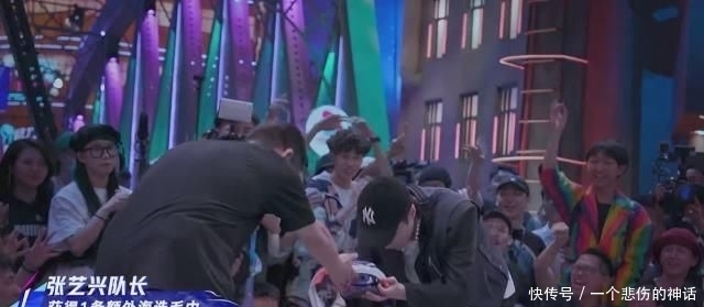 位队长|《街舞》队长斗舞,选手点评看出实力差距,张艺兴王一博评价钟汉良很统一