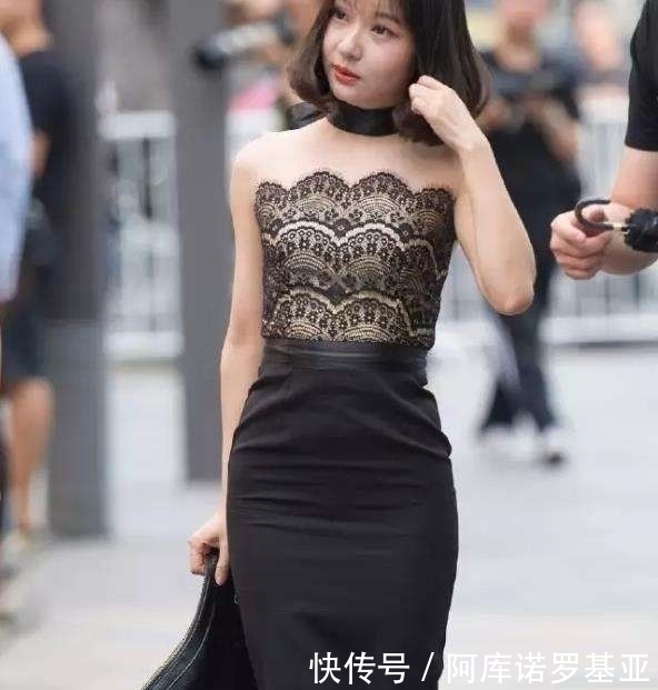 靓丽|迷人靓丽的美女街拍:简约不简单的美女,吸引无数目光
