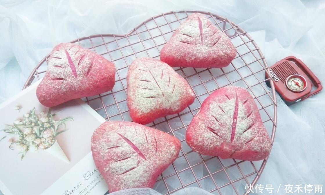 黄油|粉色火龙果麻薯软欧面包