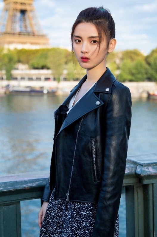 同意|杨超越变大胆了,竟把头发挑染成绿色,粉丝能同意?