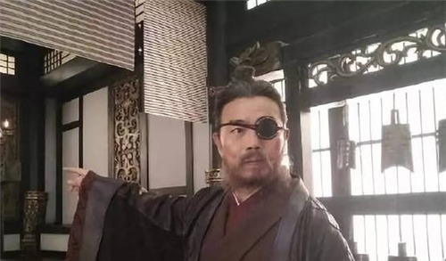 连斩|华雄连斩四将，若关羽不上谁还能斩华雄？其实曹操手下还有一人