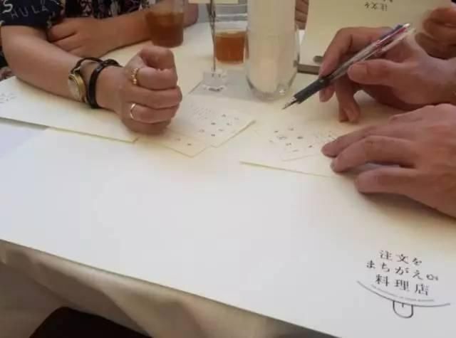 老奶奶|这家餐厅服务员是6个老奶奶,天天上错菜,却让人来了都不想走…