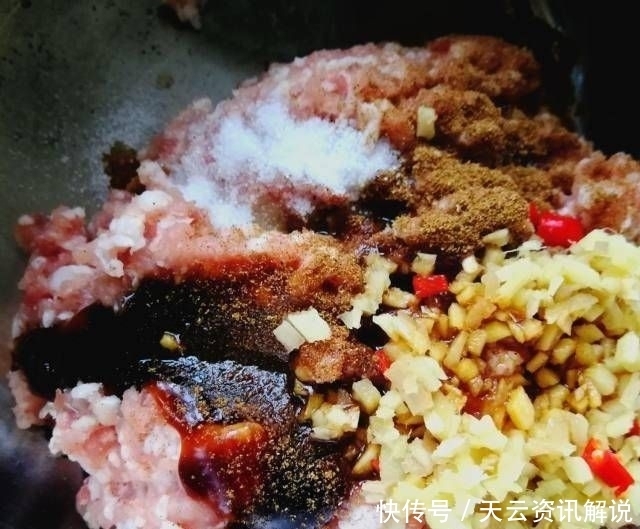 饺子|韭菜猪肉饺蘑菇,又咸又好吃,香又不腻,一口都吃不完