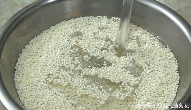 做法|糯米从小吃到大,还是这种做法最好吃,鲜香软糯,没菜也能吃8个