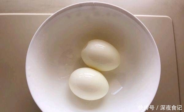 轻松|煮蛋时再加入一个样品,轻松剥皮,鸡蛋又滑又嫩