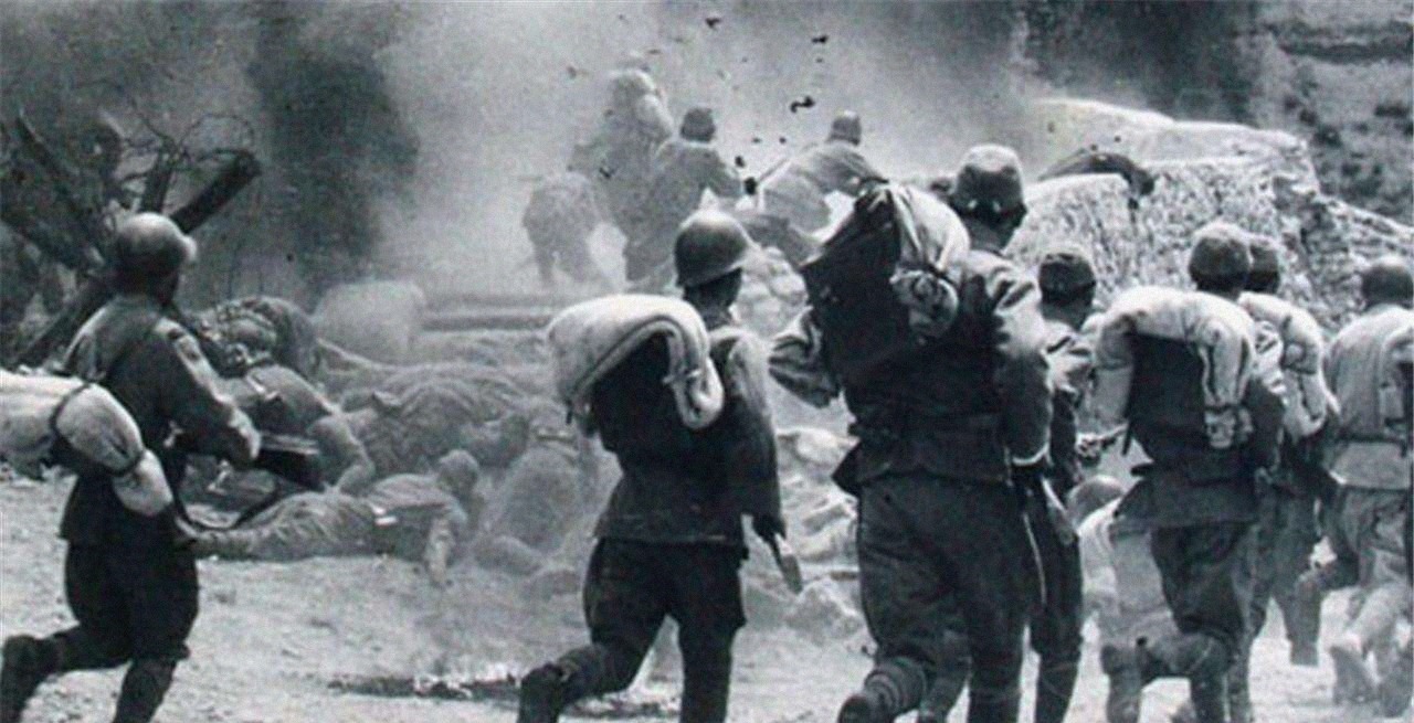 下装|为什么打仗时,军人宁愿被俘虏也不愿躺下装死