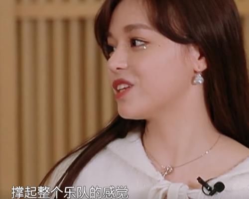吉他|华晨宇用一把吉他完成表演,谁注意黄霄云的评价真懂还是假懂
