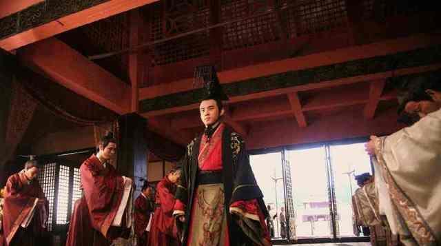  朝臣|33位朝臣举荐，7岁封王，朝臣当皇帝吧，他让我先算一卦再定