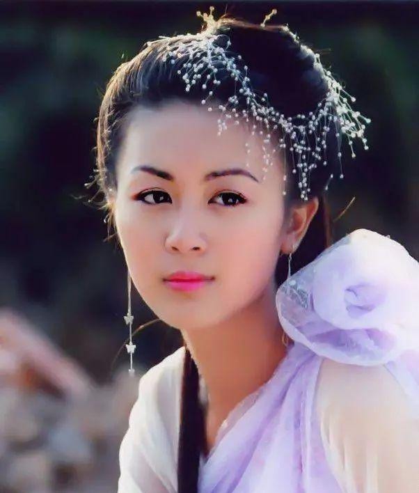  童星|她是香港“最火童星”，黄家驹、张国荣的“妹妹”，现在怎样了