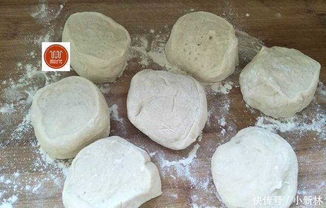 省油|发面烙饼,我有妙招,既省油又暄软,外酥里嫩凉了不会硬!