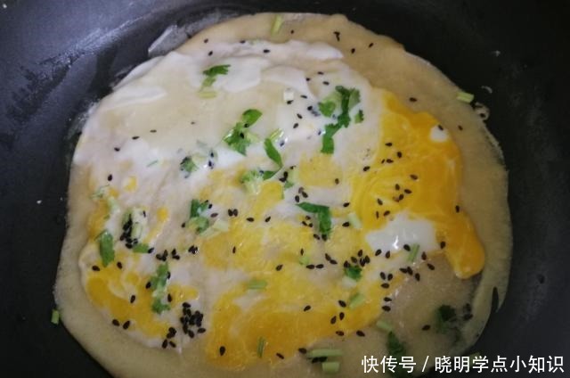 不和面|早餐就馋它，不和面不揉面，一煎一卷就搞定，孩子特爱吃