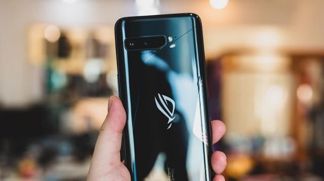 快速|270Hz采样率+144Hz刷新的新电竞手游利器ROG游戏手机3快速体验