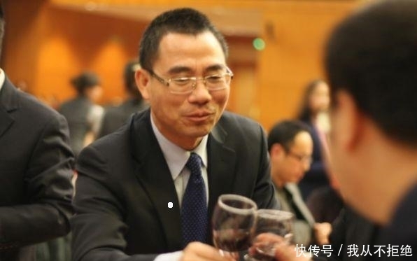 跟领导|和重要领导吃饭,学会5句敬酒话就够了,保证领导对你刮目相看!