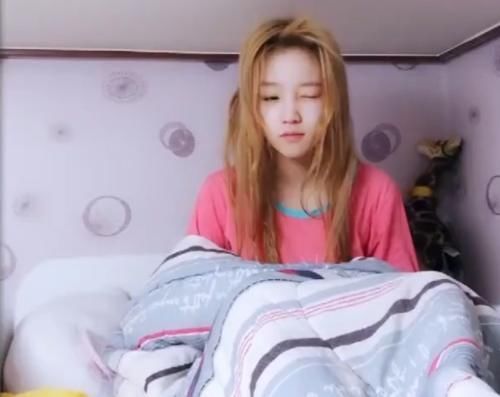  鹿晗|有种“整容”叫成员刚起床，baby鹿晗真实，看到宋雨琦带妆睡