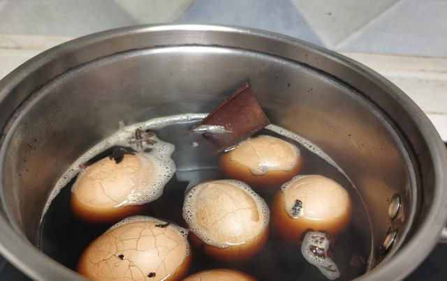  美味|想吃茶叶蛋不用出去买,教你在家做,简单美味无添加,比买的还香