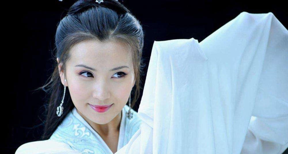  送给|曹操把貂蝉送给关羽，貂蝉第二天却自杀了，什么原因？