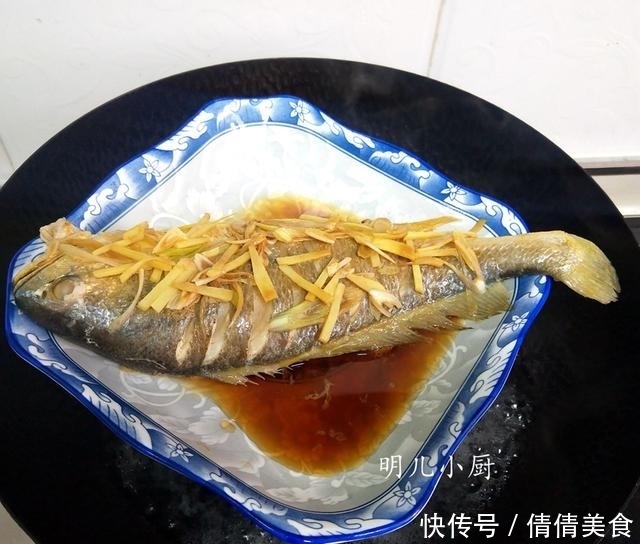 不腥|蒸鱼时,千万别直接上锅,多做这2步,鱼肉鲜嫩入味一点不腥