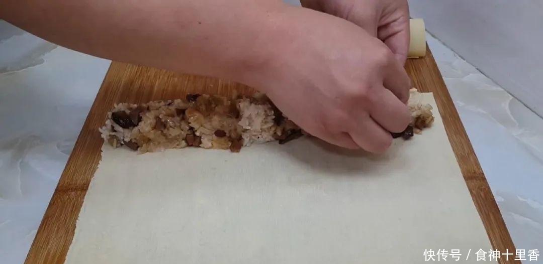 个个|糯米又出新吃法,加2把红枣,个个焦脆又软糯,出锅孩子抢着吃!