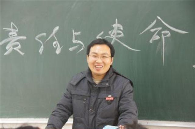 中国|15年前，那个带着妹妹上学，感动中国的洪战辉，如今怎么样了