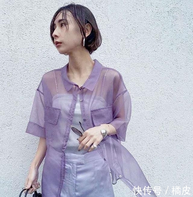 早秋|为什么日本女人都喜欢穿“透视衬衫”？夏末早秋的时髦，全靠它撑