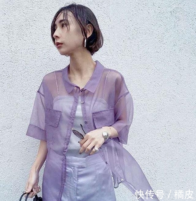 早秋|为什么日本女人都喜欢穿“透视衬衫”?夏末早秋的时髦,全靠它撑