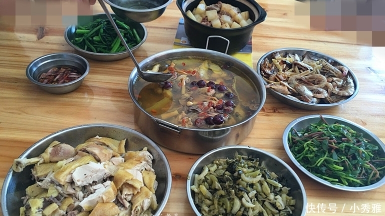 盛情难却|姐姐家请吃饭,姐夫下厨做了一桌客家菜,又吃又拿盛情难却!