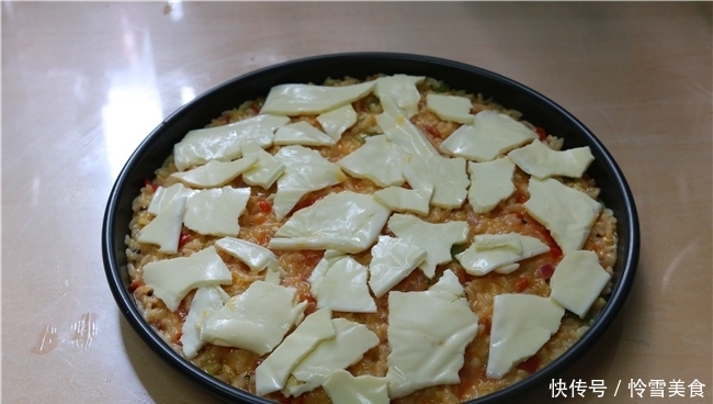 芝士|剩米饭完美的吃法不是炒，而是此做法，中西合璧，老人孩子都喜欢