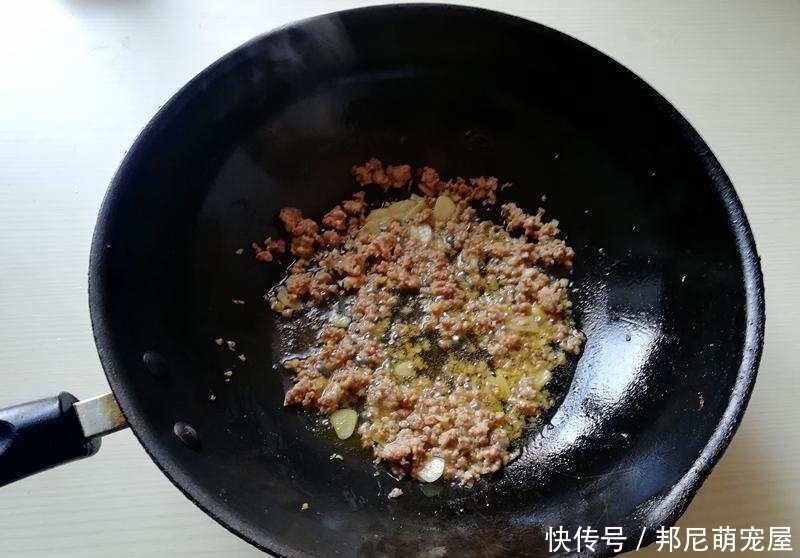 好吃|包菜这样做, 比手撕包菜还好吃, 餐馆都吃不到, 自己一看就会做