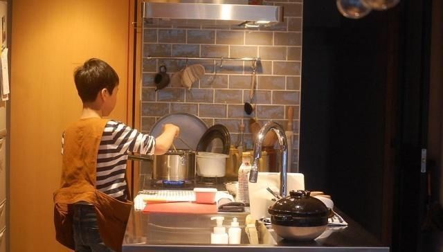 妈妈|离异妈妈带娃,懂事的12岁儿子为娘掌勺,日式家居生活堪称完美