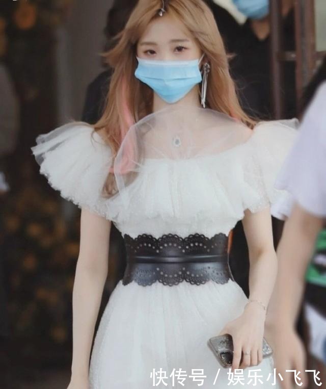 炽热|硬糖少女亮相《炽热的我们》,面对前辈气场十足,陈卓璇险些滑倒