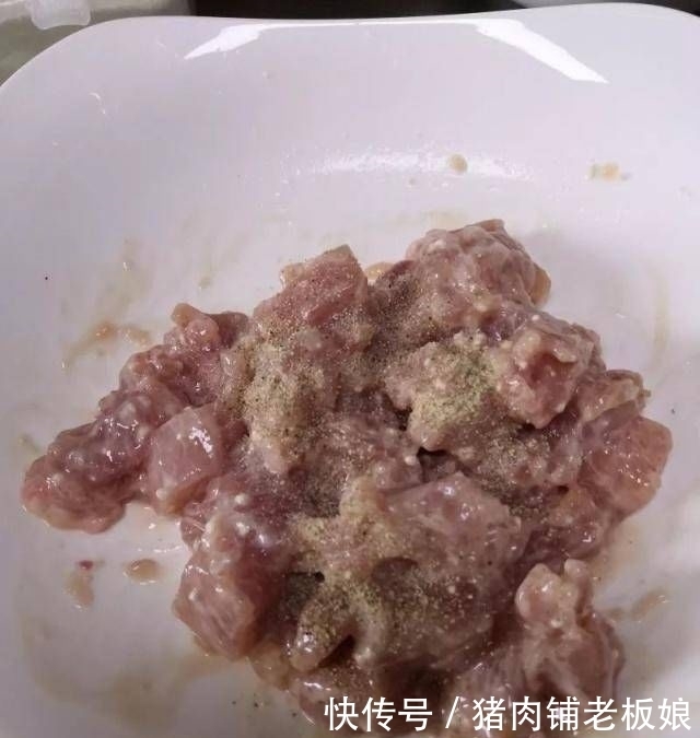  酸甜|菠萝酸甜肉：一道色香味俱全的酸甜佳肴！