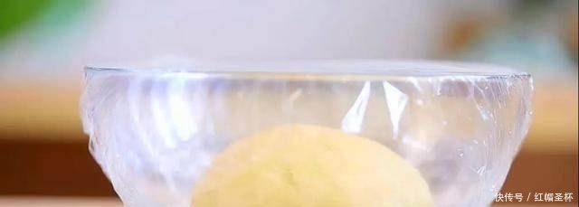  比买|不需要一滴油，只需要电饭锅。手工做的沙琪玛比买的沙琪玛好吃得多