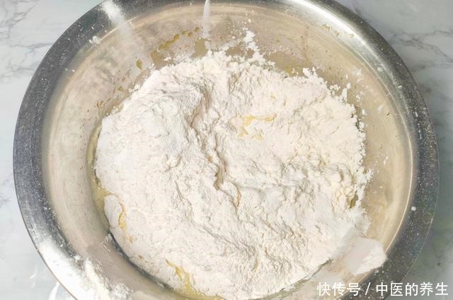 失败率|这款蛋糕失败率低,搅拌均匀就算成功一大半,奶味十足,个个开花