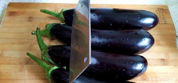  凉拌|茄子我家最爱这样吃，不用蒸，不用炒，不凉拌，隔三差五不吃就馋
