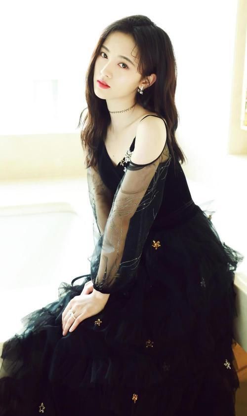  成员|活久见鞠婧祎与被SNH48雪藏的前C位成员保持联系，众多CP粉哭了