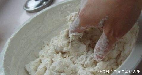 松软|卖馒头的大爷说漏嘴, 蒸馒头时加点“它”, 蒸出的馒头香甜松软