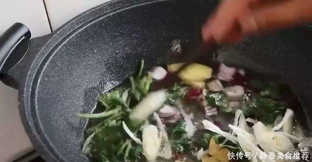  学会|做辣椒油时，不要直接淋油，学会这几个小技巧，红得发亮，香喷喷