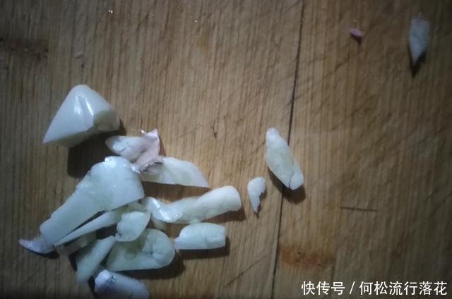 做出|10块钱成本做出一家三口的快餐,网友说太会过了,香味浓郁炒面