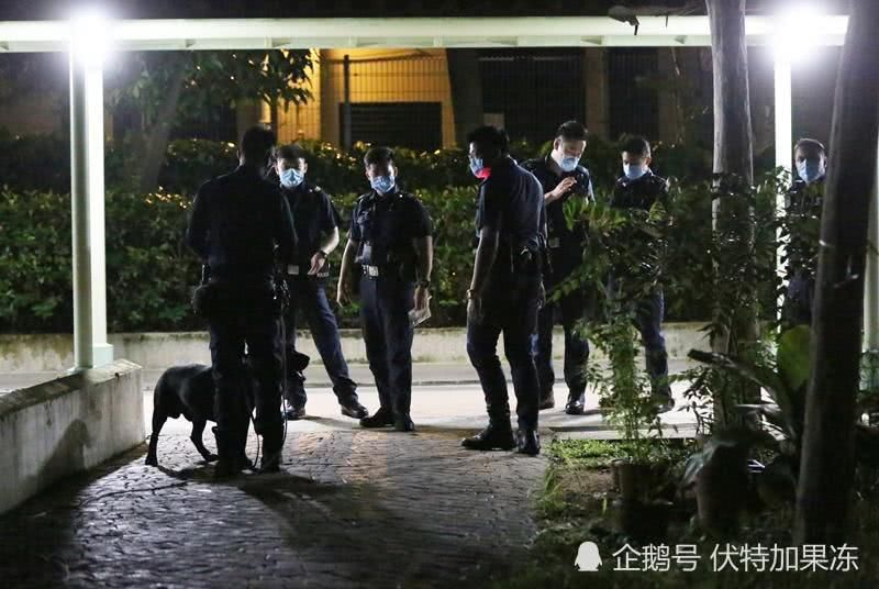 警员|与女友前任摊牌，青年遭砍伤浴血逃回家