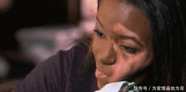 样子|女孩坚持化妆七年,家人都没见过她卸妆的样子,看到素颜后我能理解了