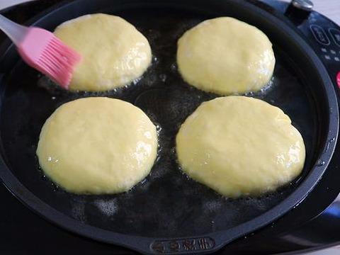 揉面|发面饼最好吃的做法,不揉面不擀面,松软可口,凉了也不硬